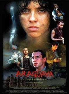 Plano fechado do rosto, sujo, de uma mulher branca segurando uma arma, no canto superior. Ao seu redor, fotos das demais personagens.
